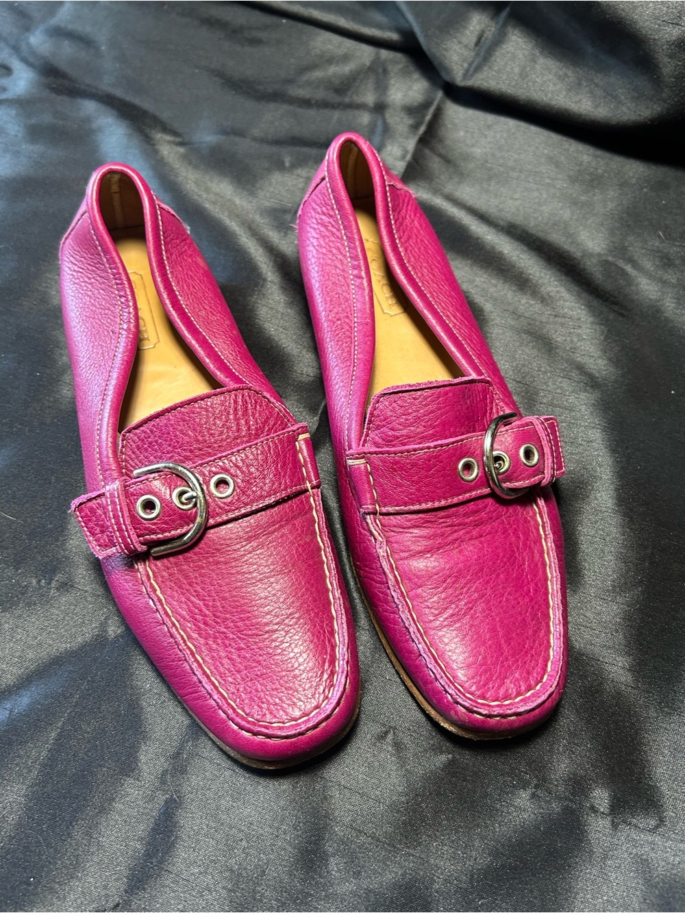 VINTAGE! Coach Fuchsia Leather Buckle Loafers